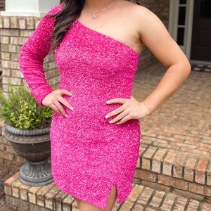 Berlinnova One-sleeve Dress